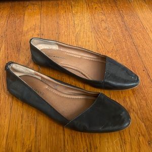 Lucky Brand flats, size 8.5. Used - Good condition. Some fraying on the back.